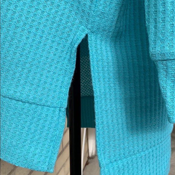 TEAL BLUE WAFFLE DETAILED TOP - Picture 4 of 8